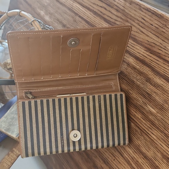 Vintage Fendi wallet authentic - Picture 2 of 5